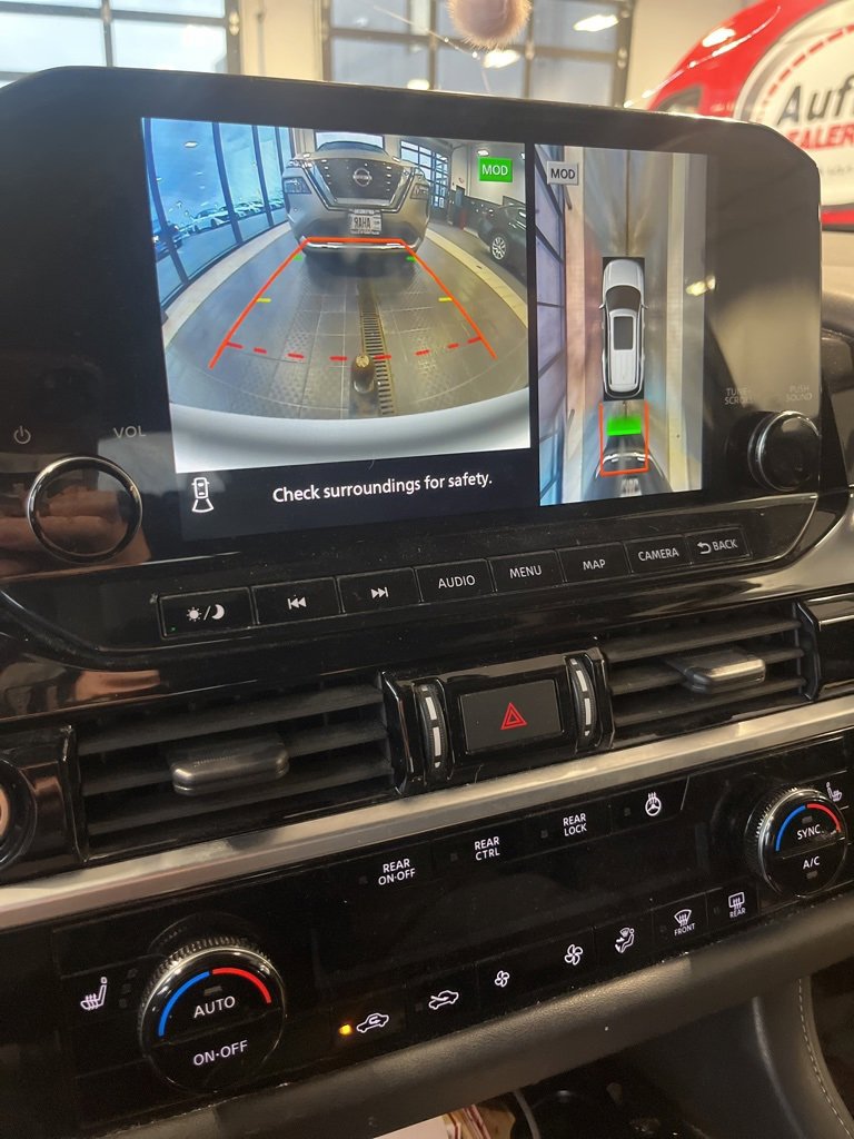 Used 2023 Nissan Pathfinder SL w/ SL Premium Package image 4