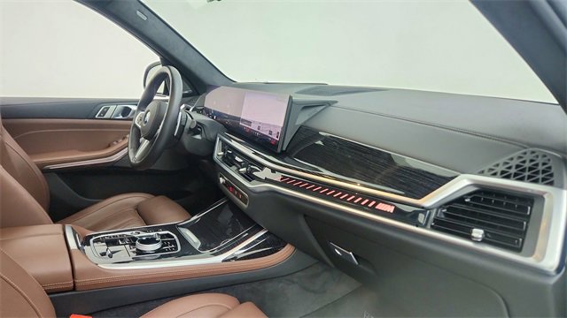 Used 2025 BMW X7 M60i image 21