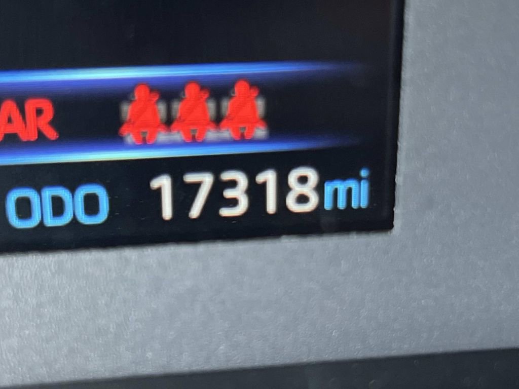 Used 2025 Toyota Corolla Cross L image 16