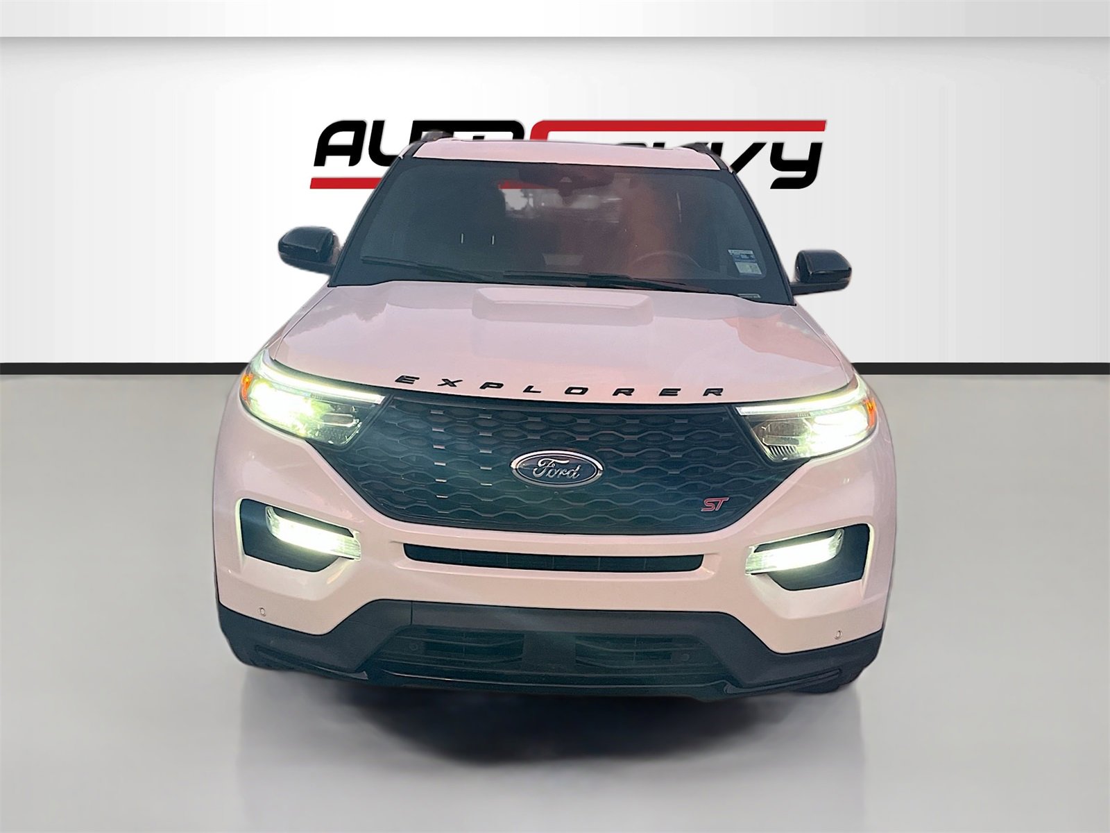 Used 2023 Ford Explorer ST w/ Equipment Group 401A image 2