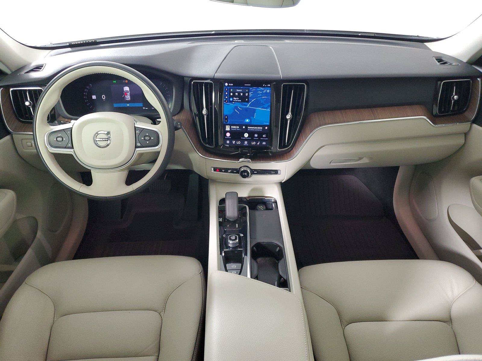 Used 2022 Volvo XC60 B5 Momentum w/ Climate Package FWD image 15