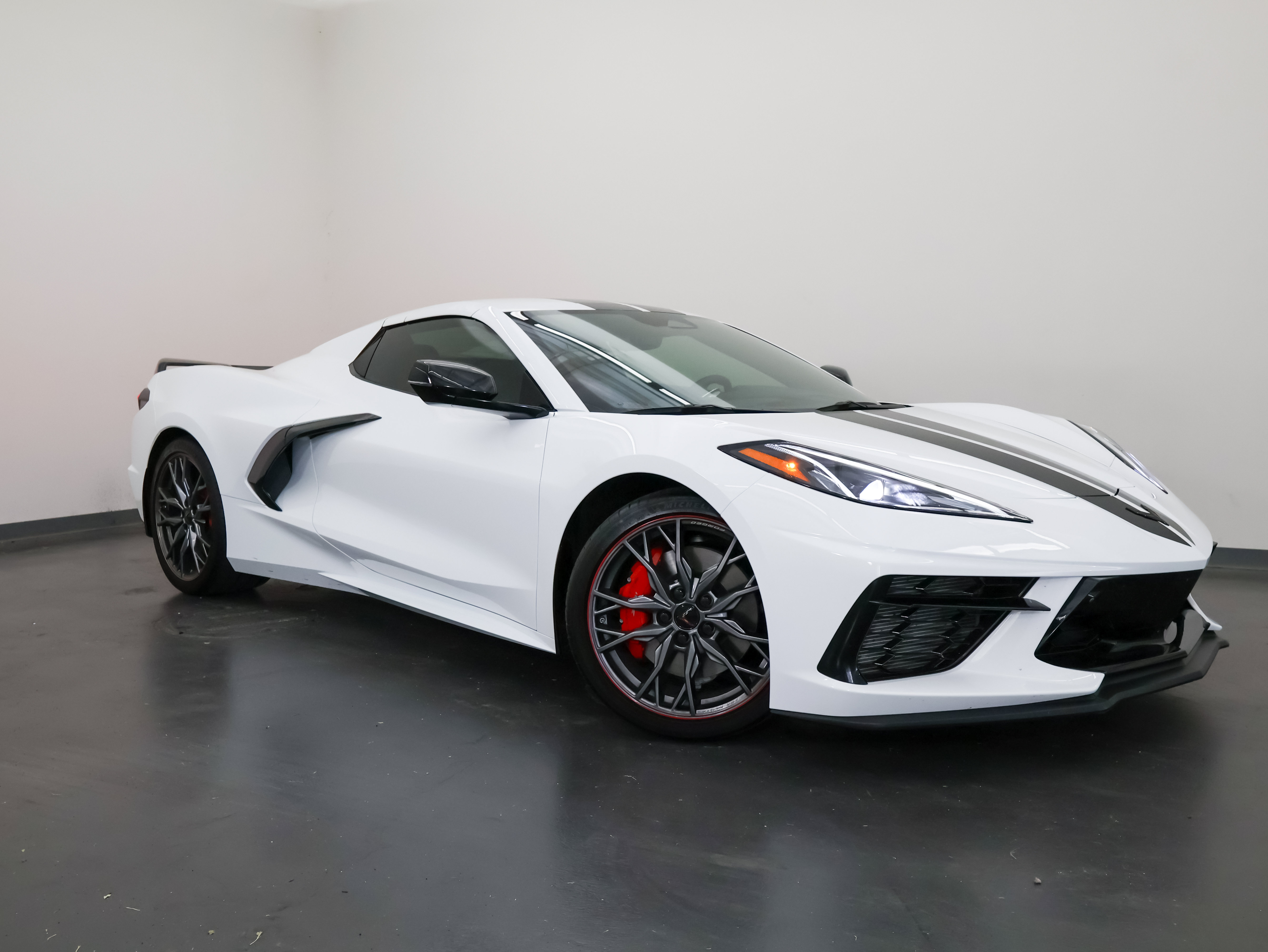 Used 2024 Chevrolet Corvette Stingray Preferred Conv w/ Z51 Performance Package RWD image 2
