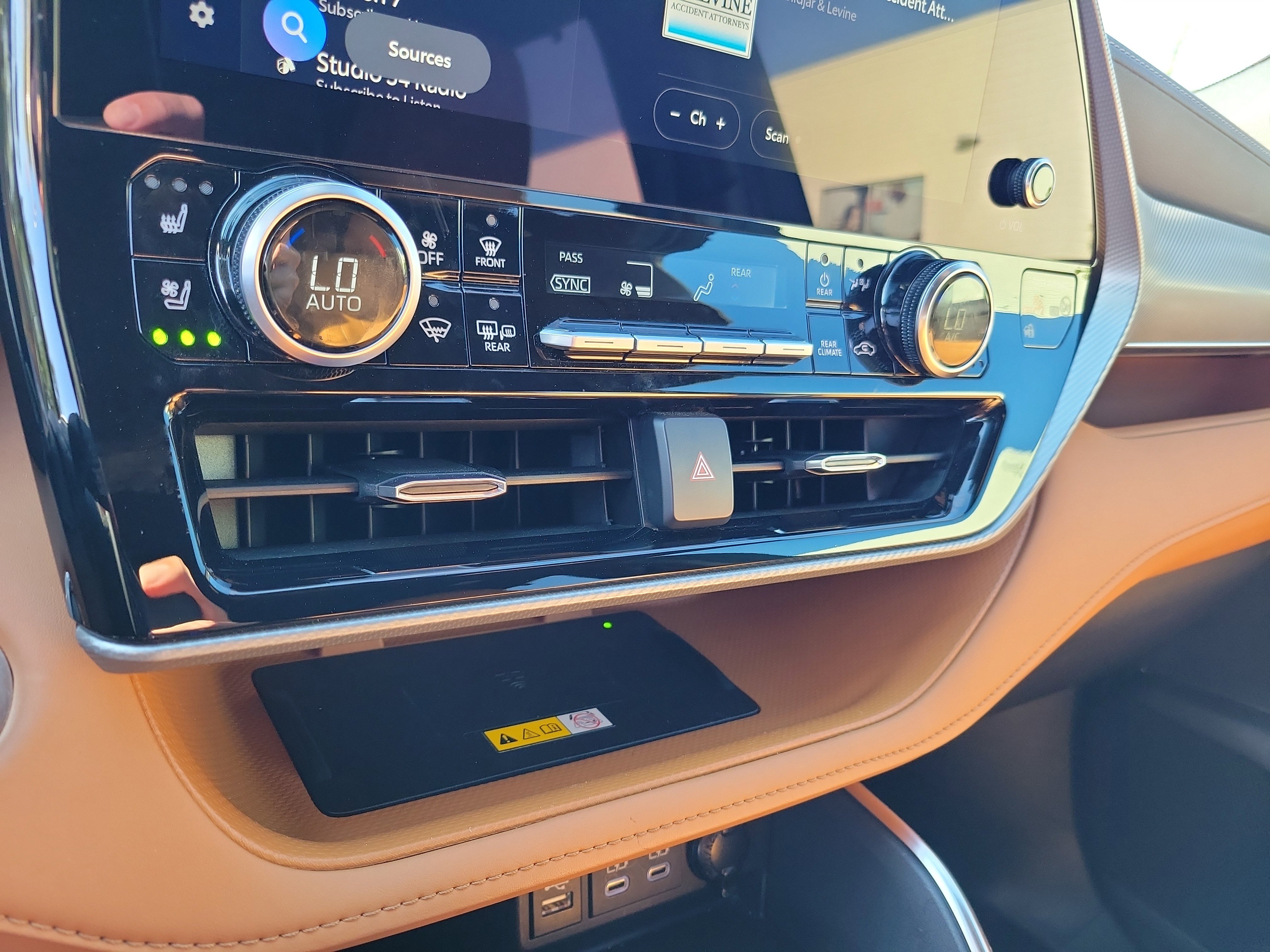 Certified 2025 Toyota Highlander Platinum image 34