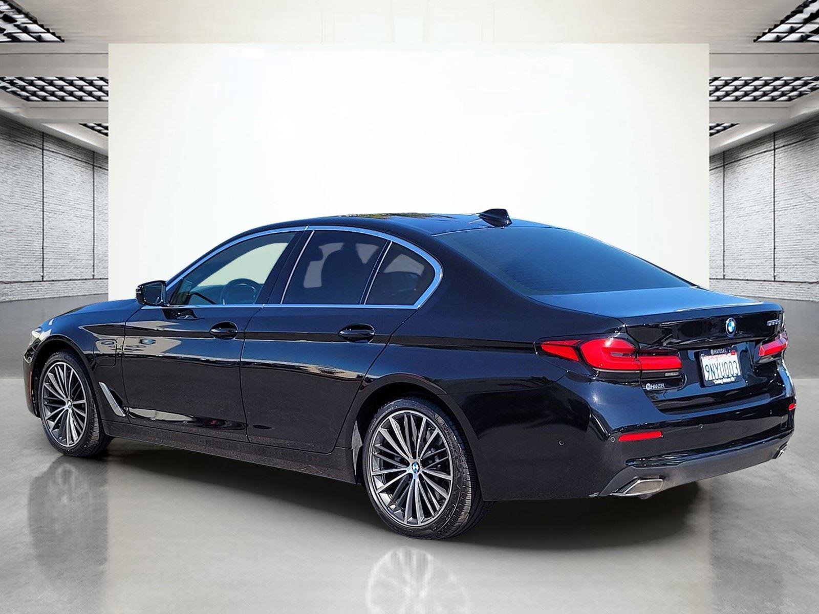 Used 2021 BMW 530e w/ Parking Assistance Package RWD image 9
