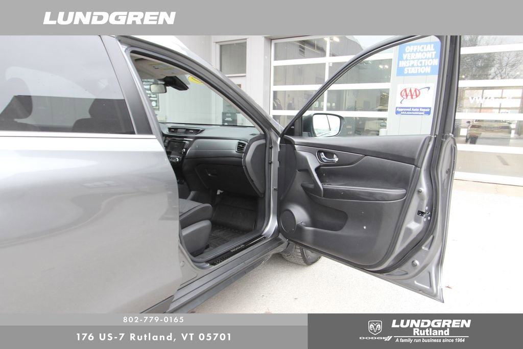 Used 2020 Nissan Rogue SV image 8