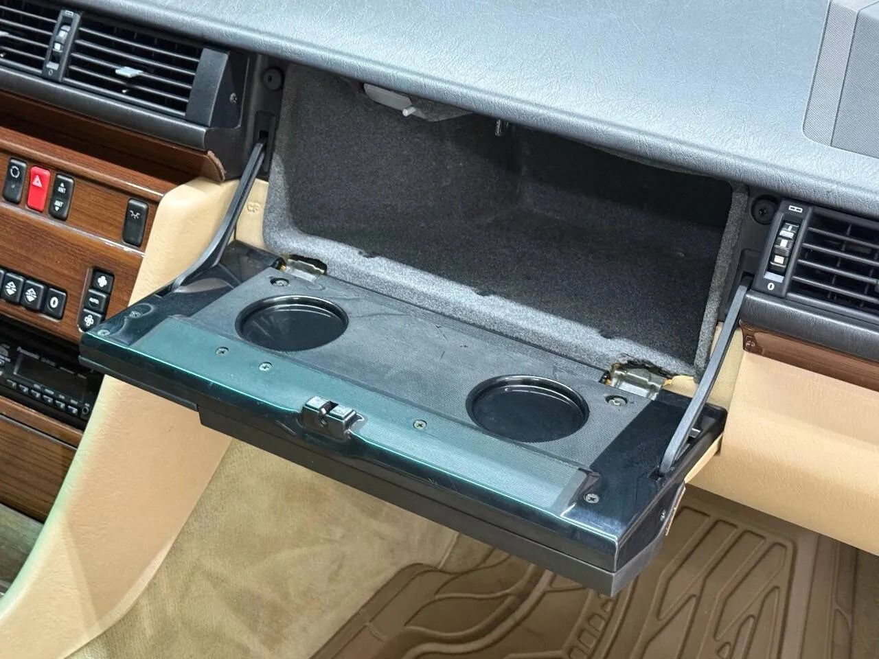 Used 1990 Mercedes-Benz 300 E 3.0 image 27