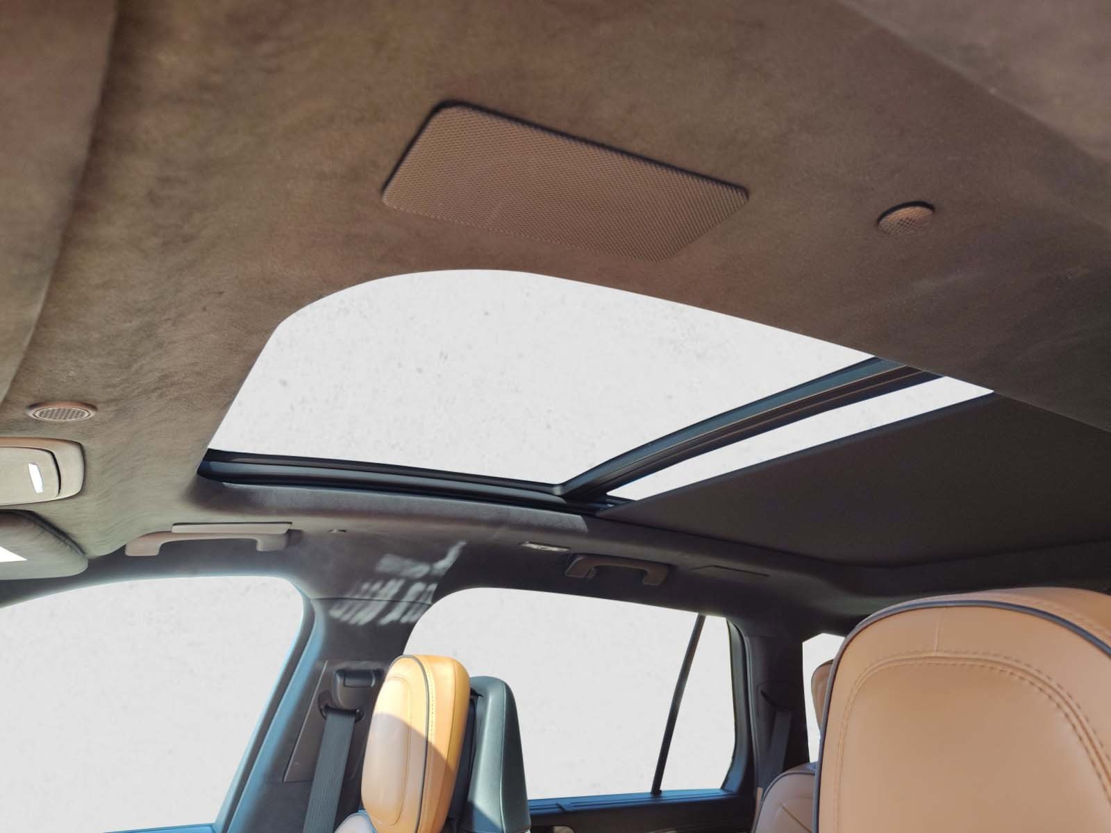 Used 2023 Lincoln Aviator Black Label w/ Class IV Trailer Tow Package image 13