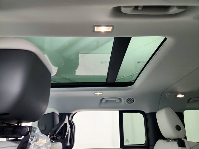 New 2026 Land Rover Defender 130 X-Dynamic SE image 18