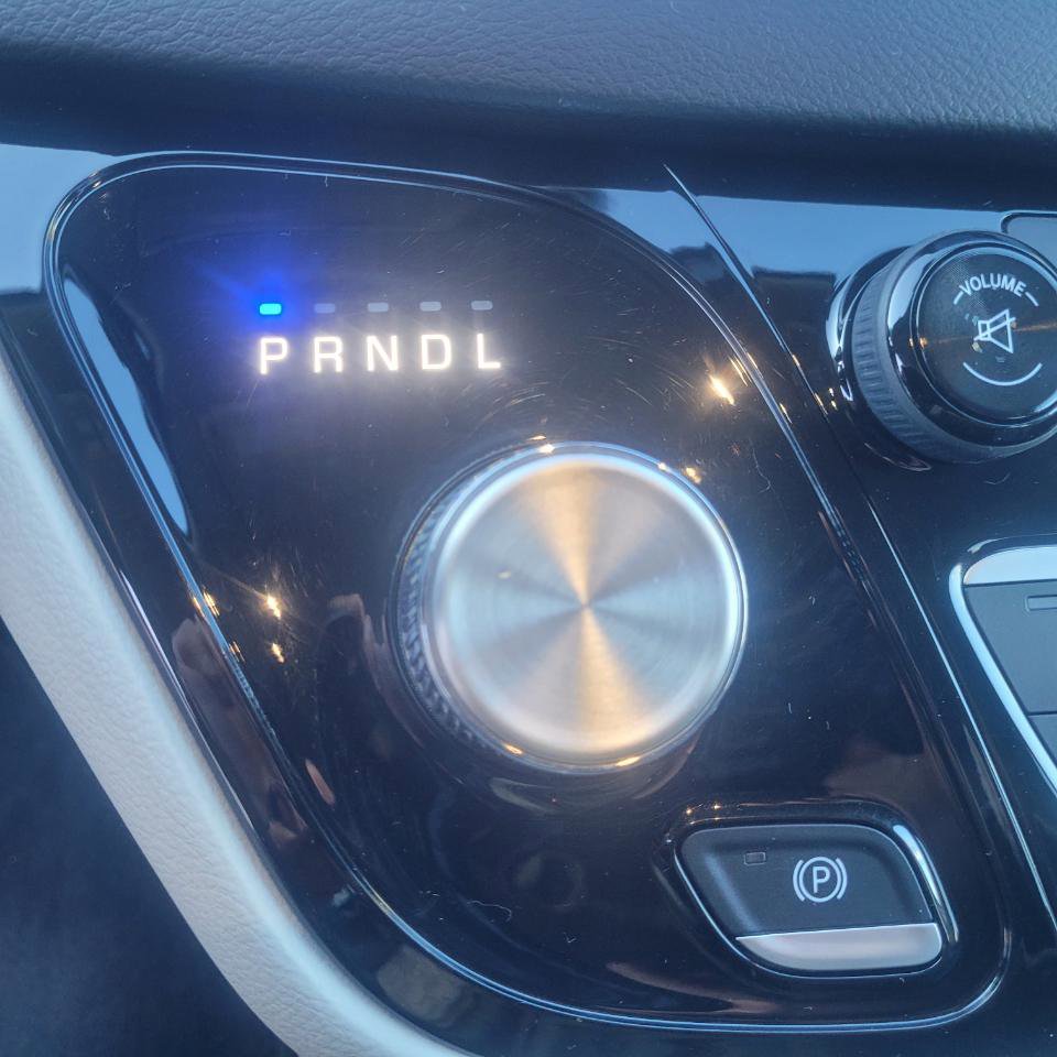 Used 2017 Chrysler Pacifica Touring-L w/ Tire & Wheel Group image 23