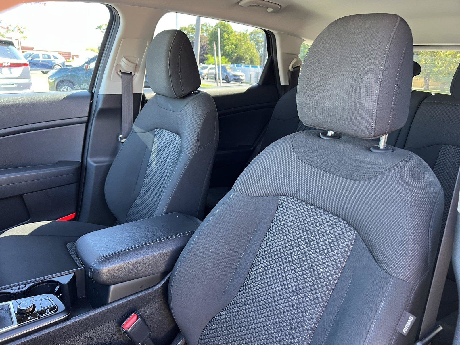 Used 2023 Kia Sportage LX AWD/4WD image 11