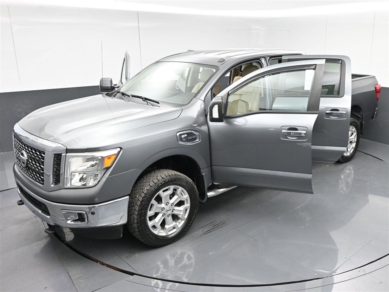 Used 2016 Nissan Titan SV RWD image 39