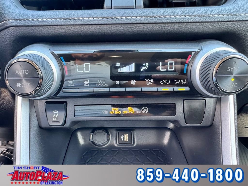 Used 2025 Toyota RAV4 XLE AWD/4WD image 27
