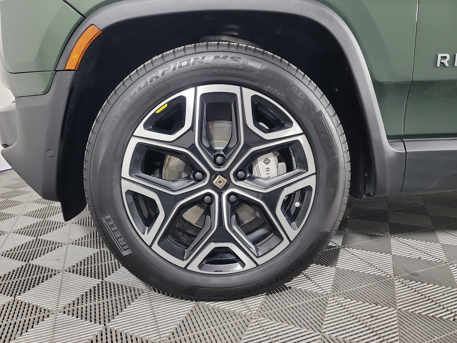 Used 2025 Rivian R1T Adventure image 9