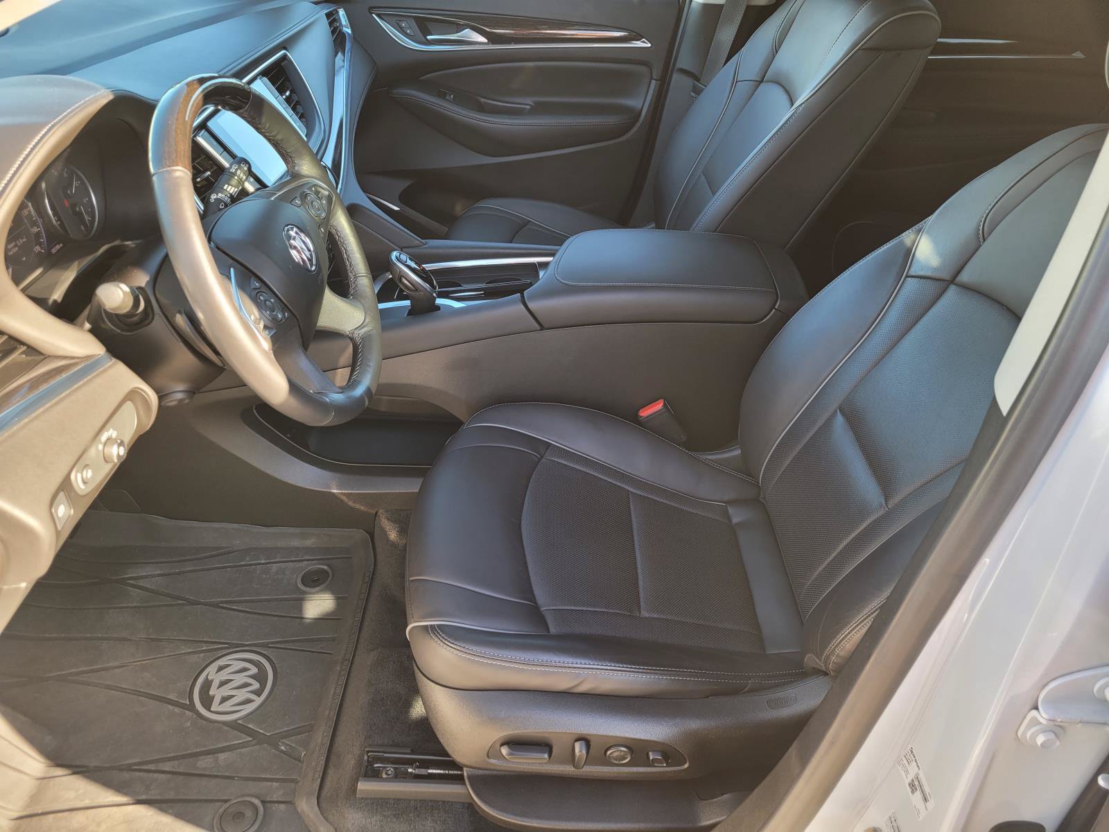 Used 2021 Buick Enclave Avenir w/ Avenir Technology Package FWD image 3
