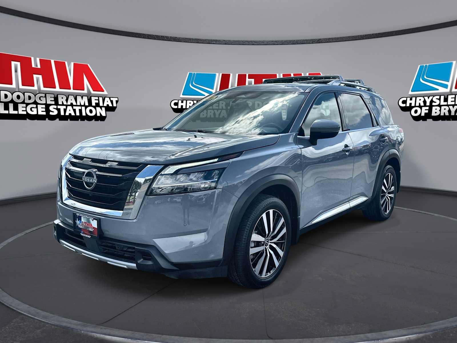 Used 2024 Nissan Pathfinder Platinum w/ Cargo Package