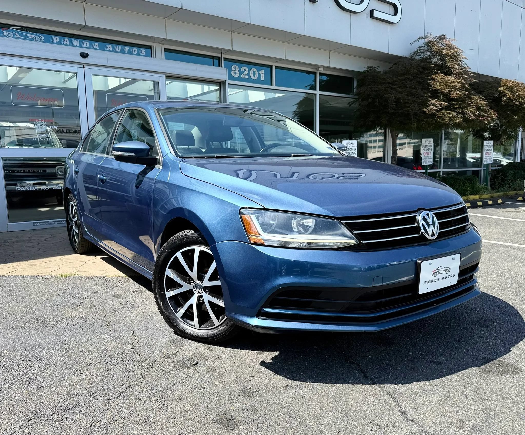 Used 2017 Volkswagen Jetta SE FWD image 1