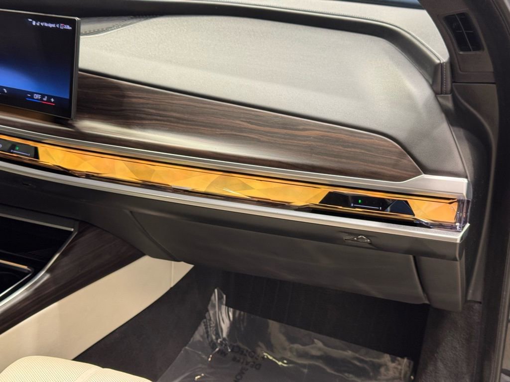 Used 2023 BMW 740i image 23