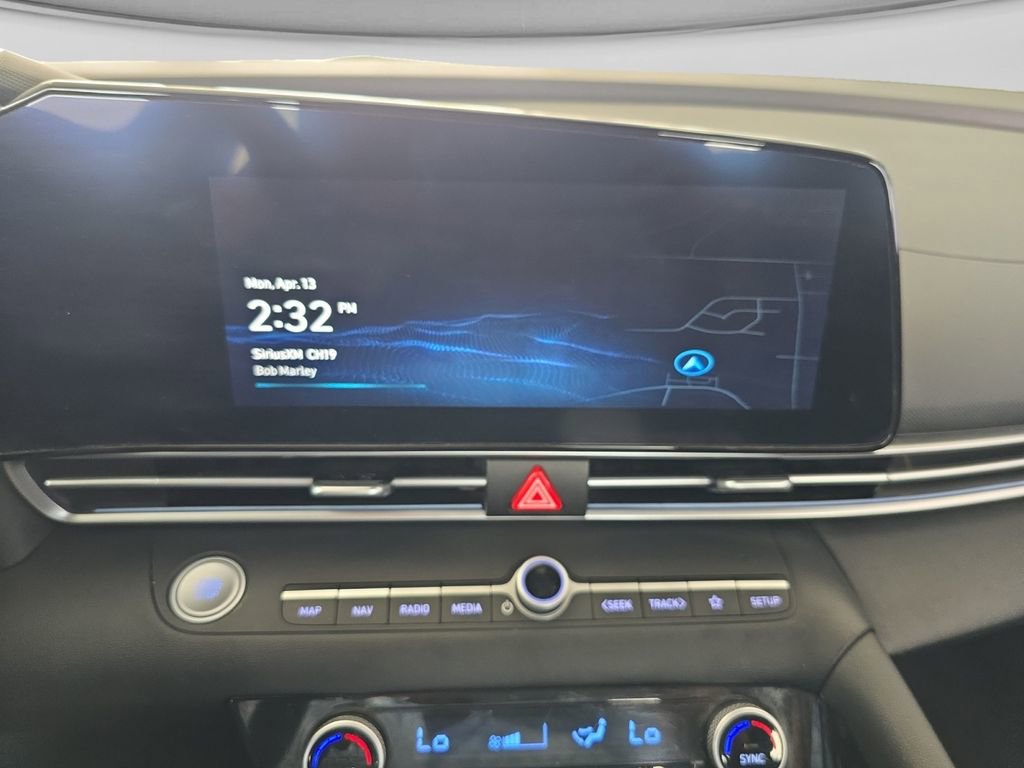 Used 2025 Hyundai Elantra Limited image 21