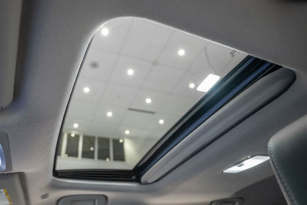 Used 2023 Toyota Corolla Cross XLE w/ Convenience Package image 17