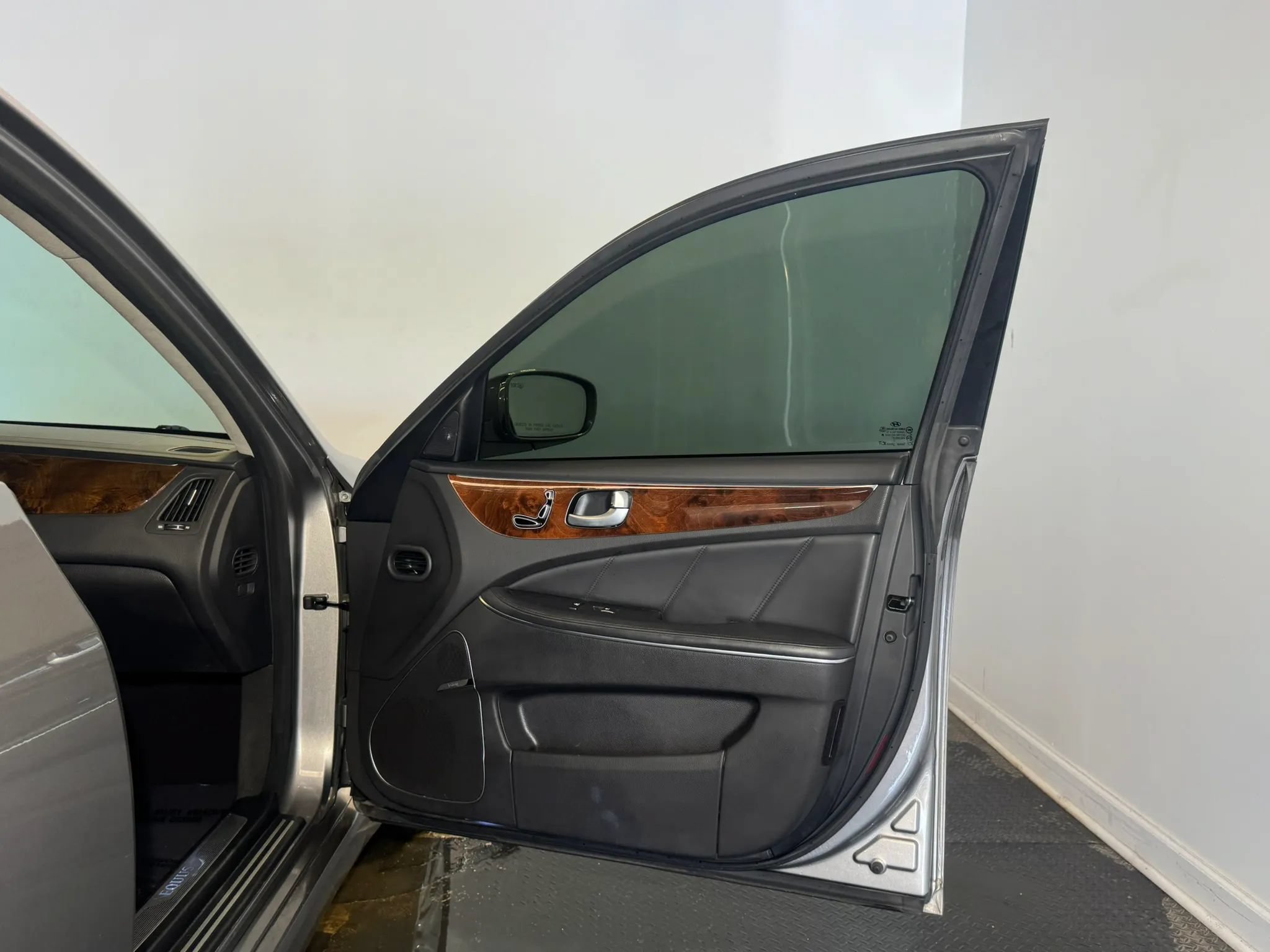 Used 2012 Hyundai Equus Signature RWD image 23