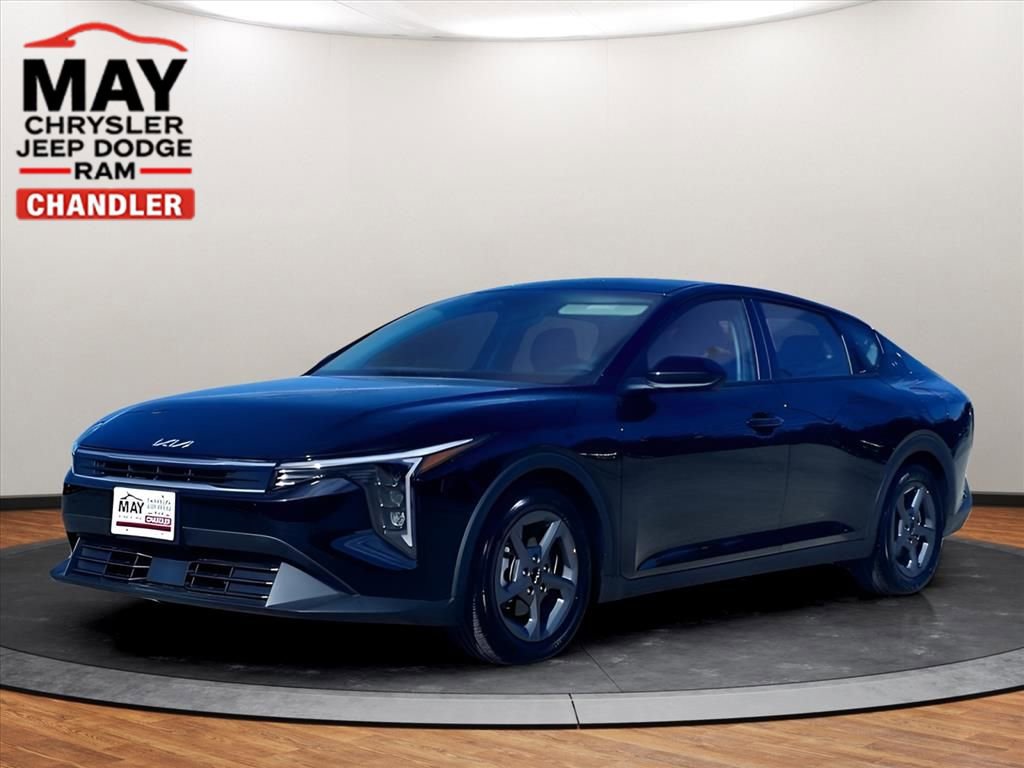 Used 2025 Kia K4 LXS image 1