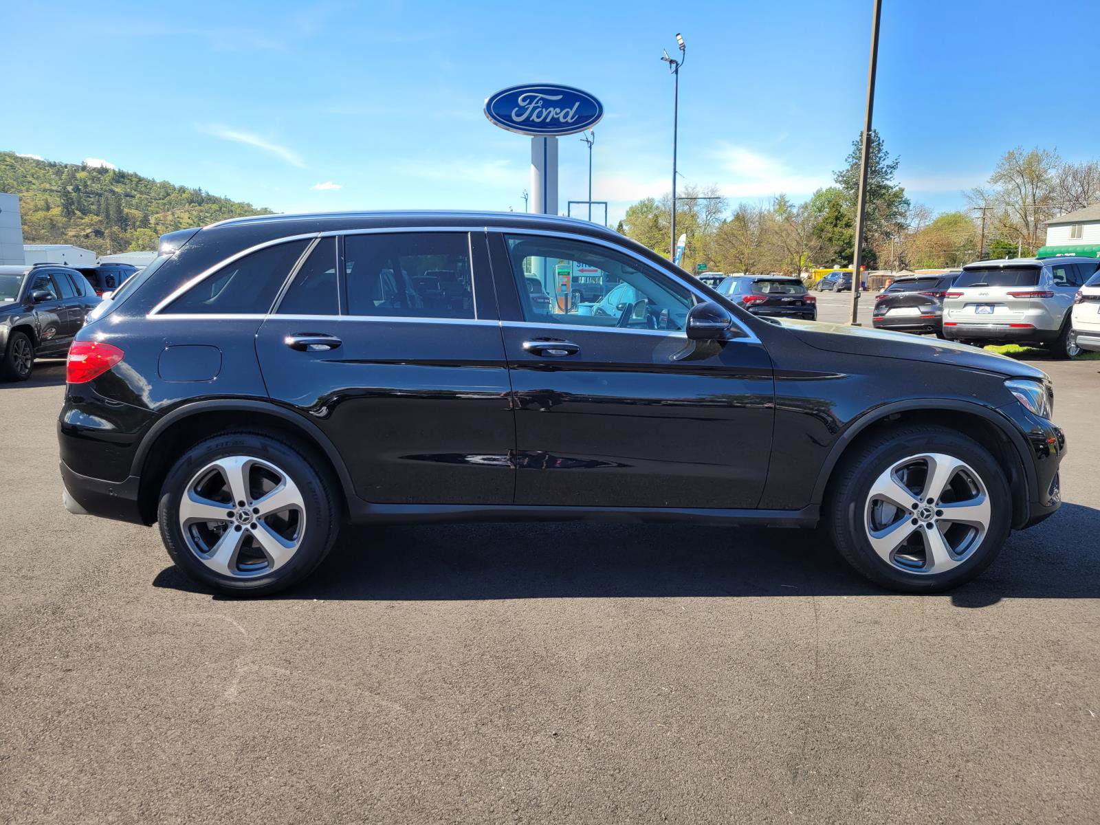 Used 2019 Mercedes-Benz GLC 300 4MATIC image 4