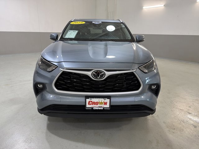 Used 2023 Toyota Highlander XLE w/ Protection Package #3 (TMS) AWD/4WD image 2