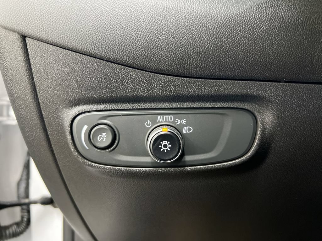 Used 2023 Chevrolet Equinox LS AWD/4WD image 18