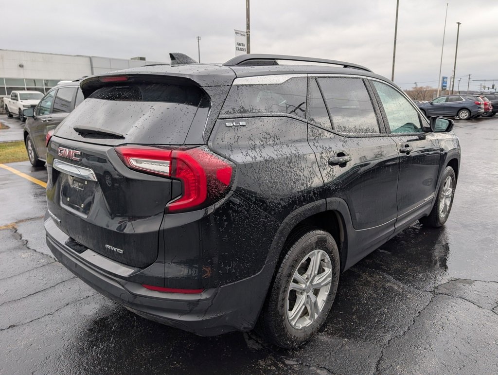 Used 2024 GMC Terrain SLE w/ Driver Convenience Package image 7