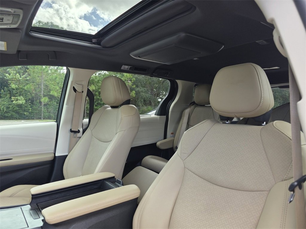 Certified 2024 Toyota Sienna Limited image 26