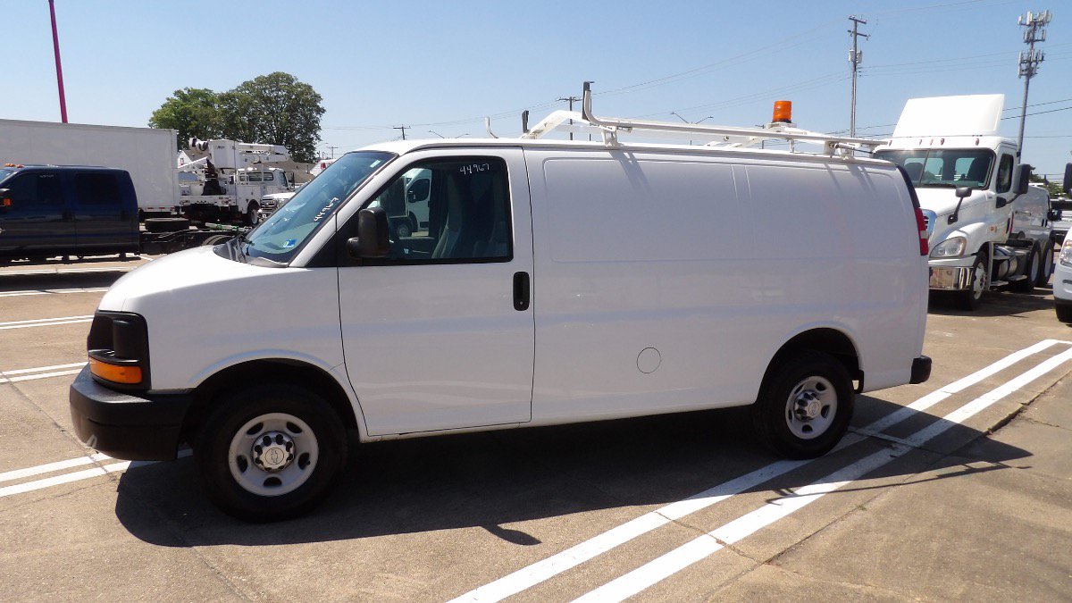Used 2015 Chevrolet Express 2500 RWD image 4