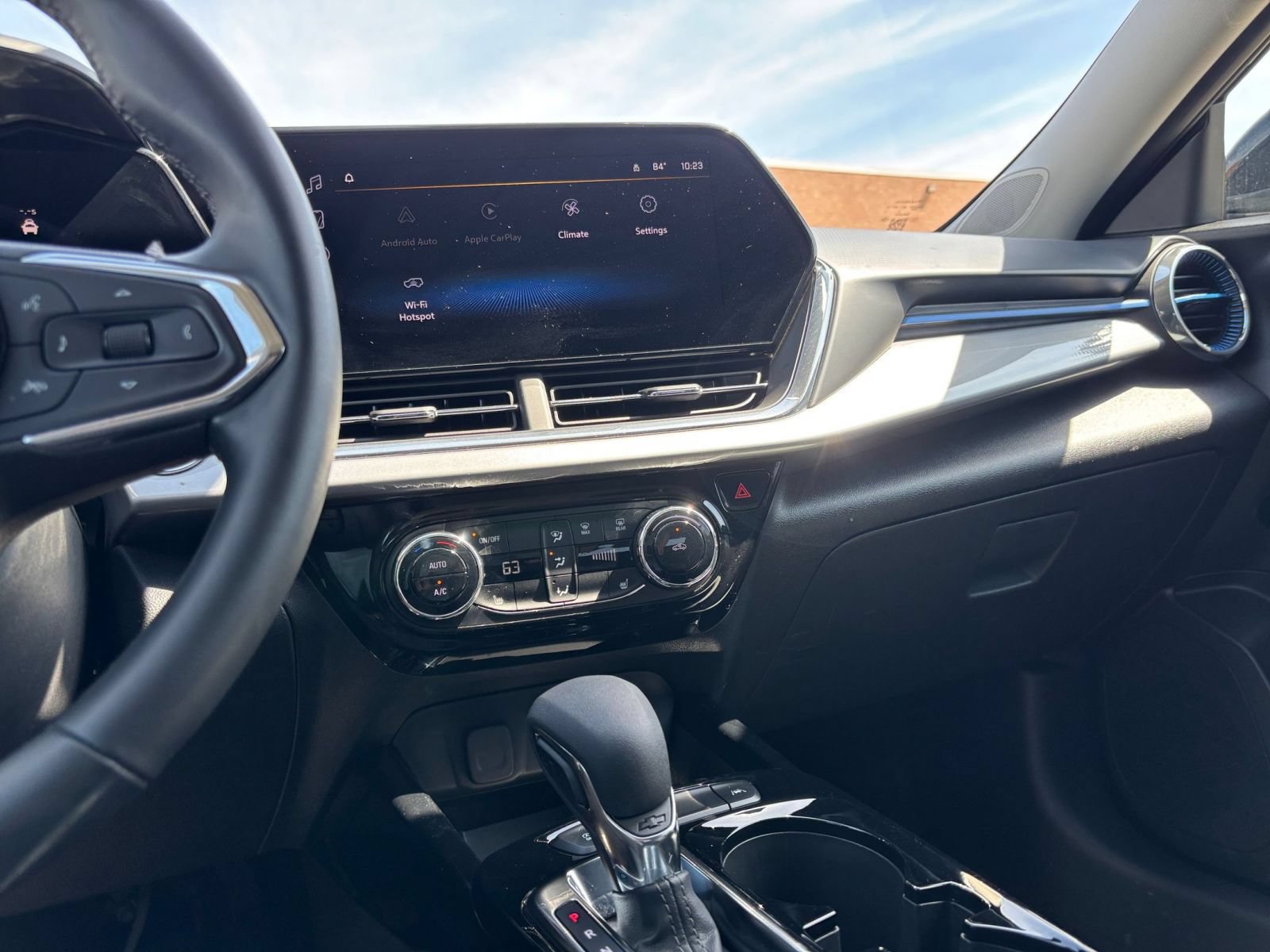 Used 2025 Chevrolet Trax LT w/ LT Convenience Package FWD image 17