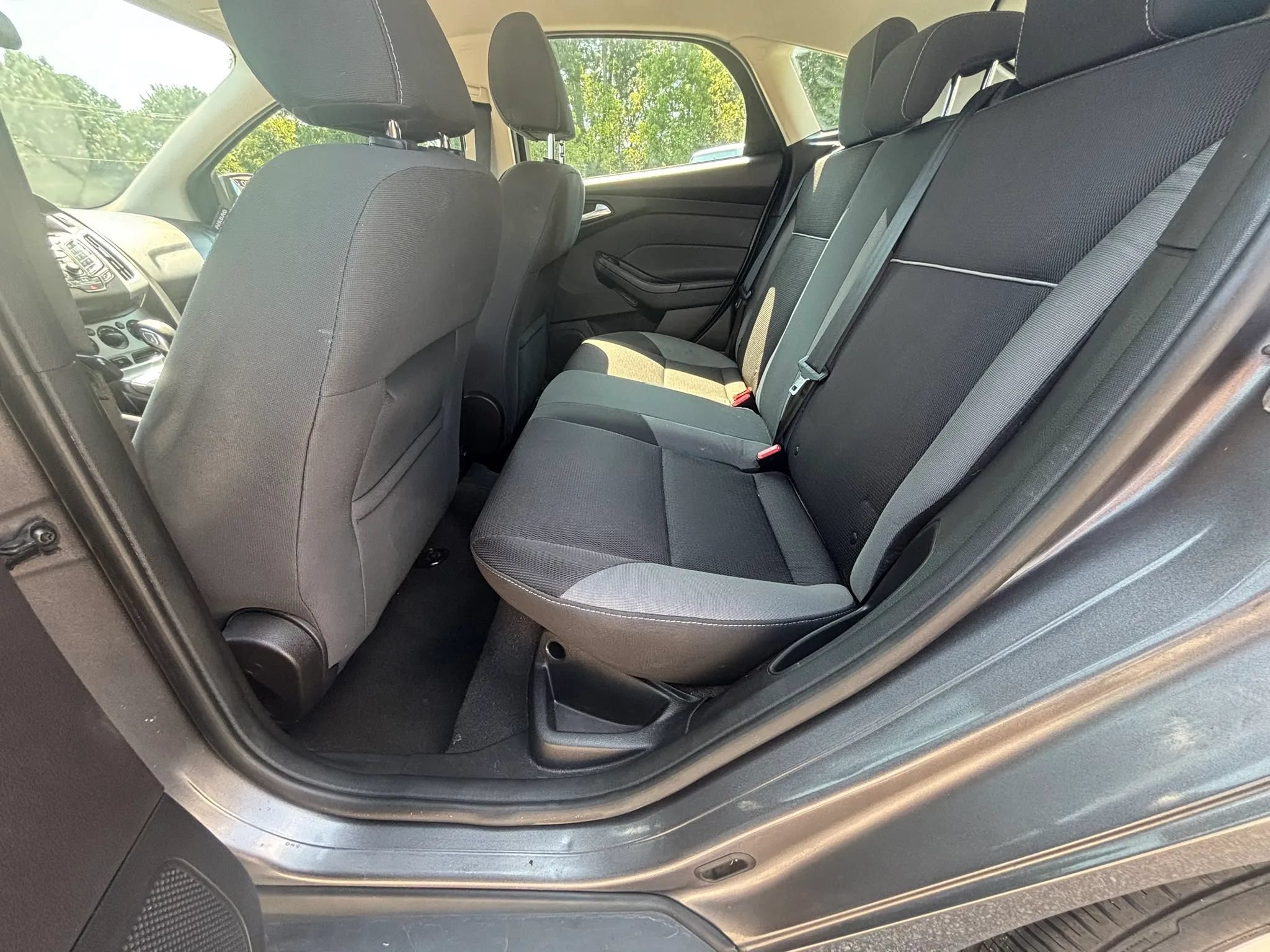 Used 2014 Ford Focus SE FWD image 23
