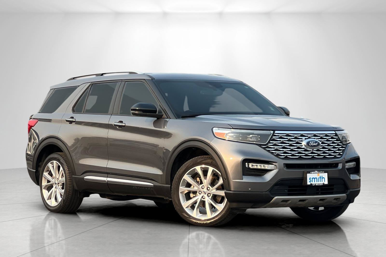 Used 2022 Ford Explorer Platinum w/ Equipment Group 601A AWD/4WD image 2
