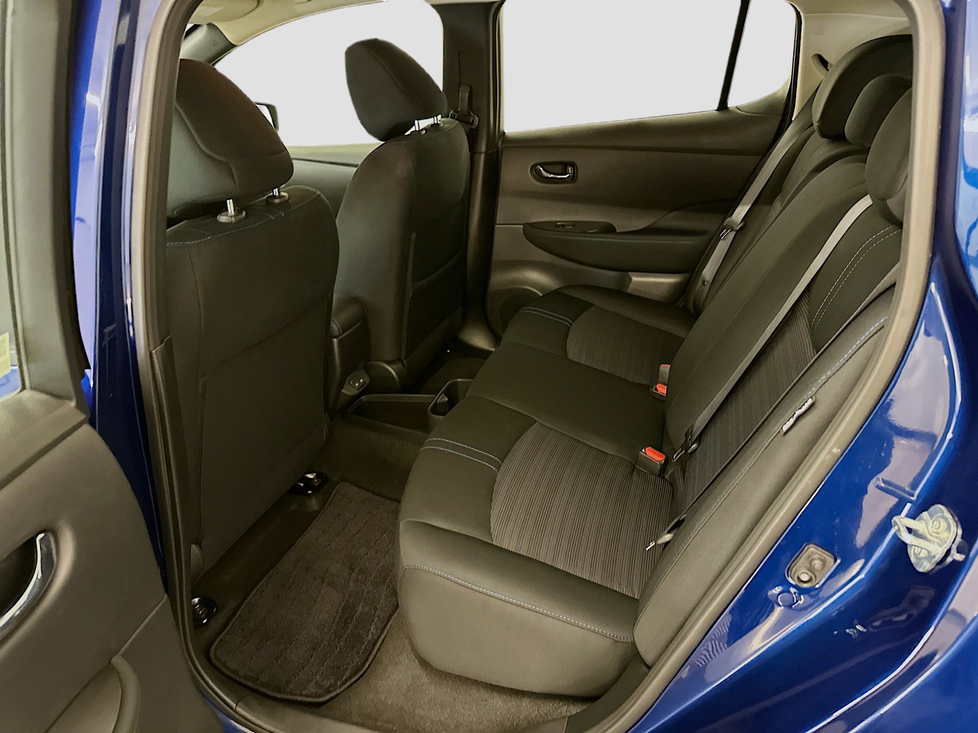 Used 2025 Nissan Leaf S image 28