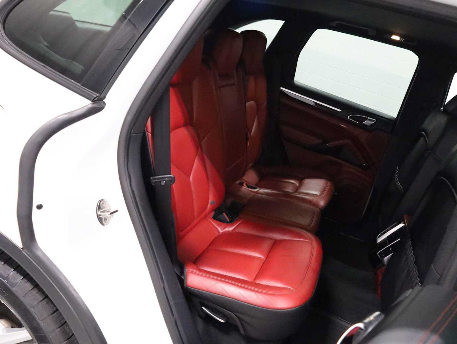 Used 2016 Porsche Cayenne AWD/4WD image 37