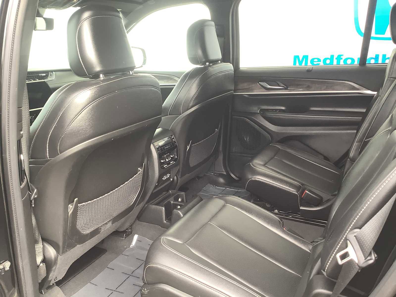 Used 2024 Jeep Grand Cherokee L Limited w/ Luxury Tech Group II image 12