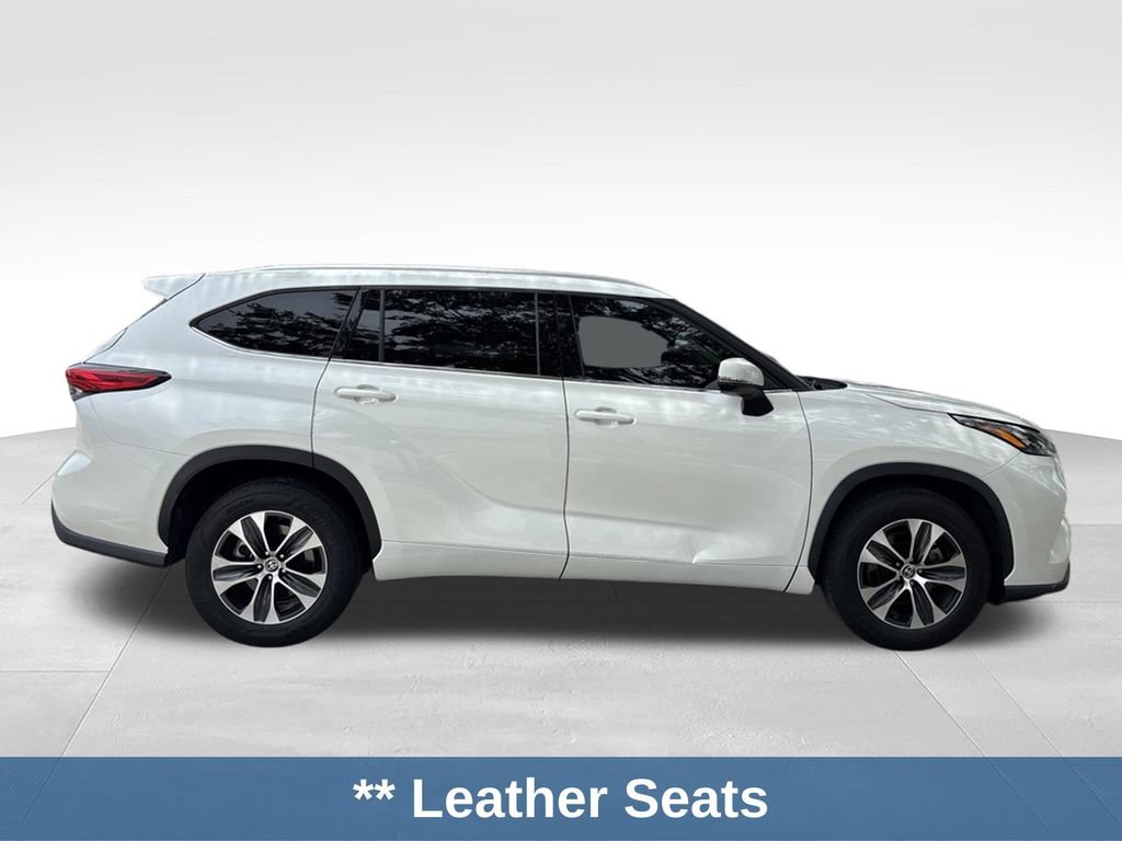 Used 2020 Toyota Highlander XLE FWD image 7