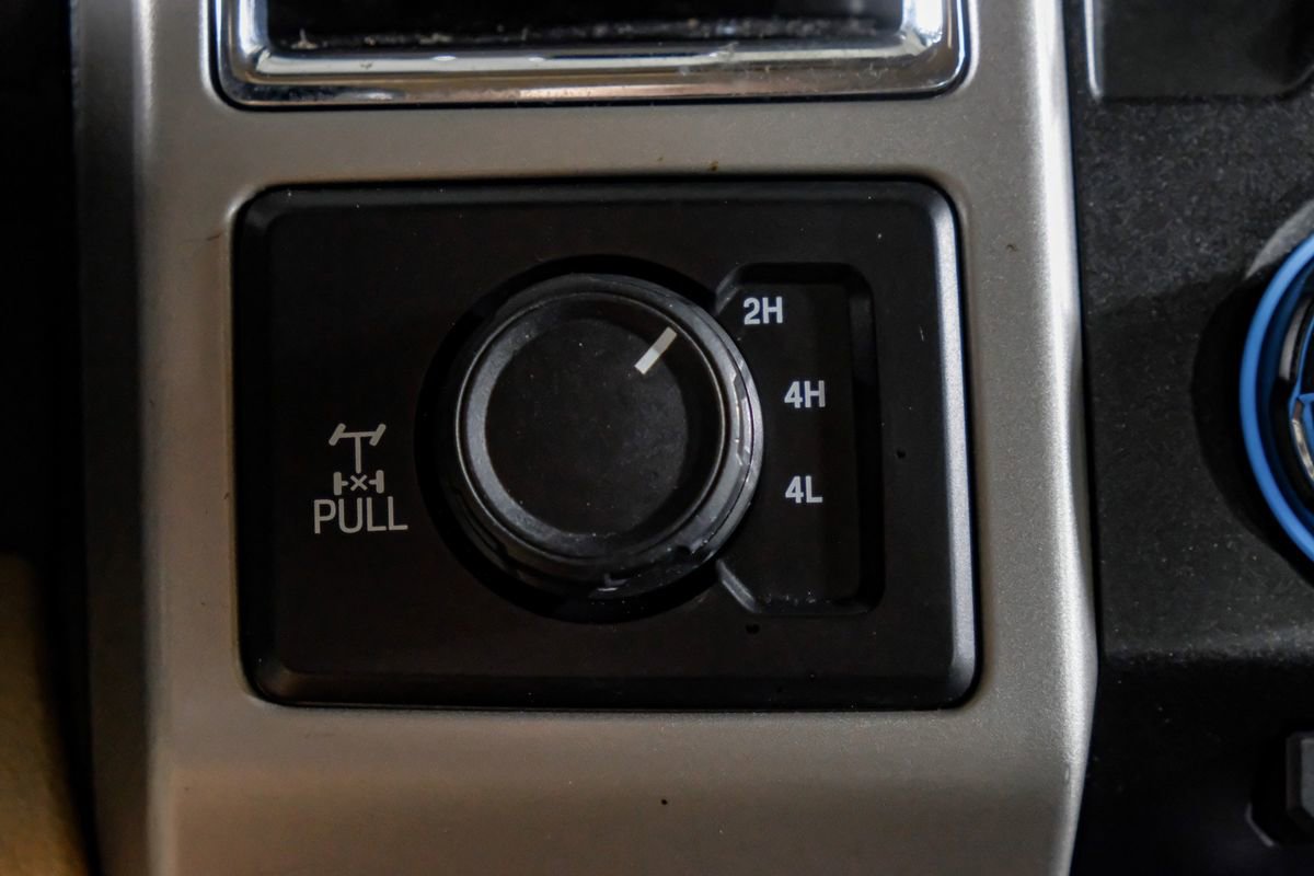 Used 2017 Ford F250 Lariat w/ Chrome Package image 24