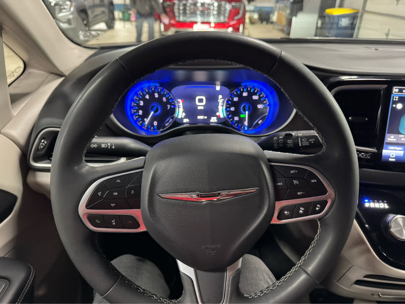 Used 2024 Chrysler Pacifica Touring-L image 19