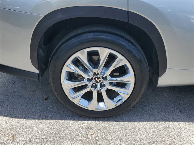 Used 2022 Toyota Highlander Limited image 5