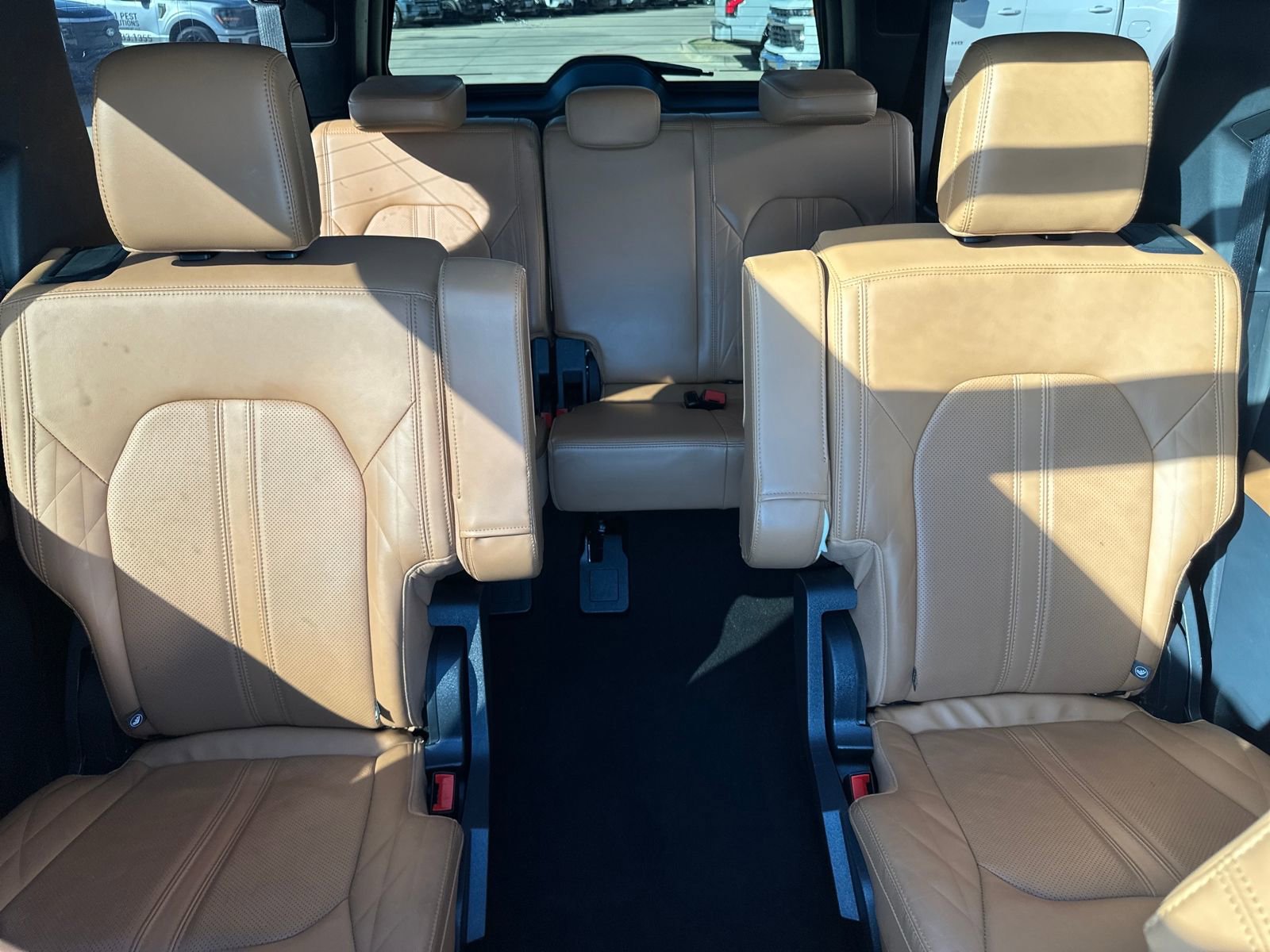 Used 2024 Ford Expedition Max Platinum image 32