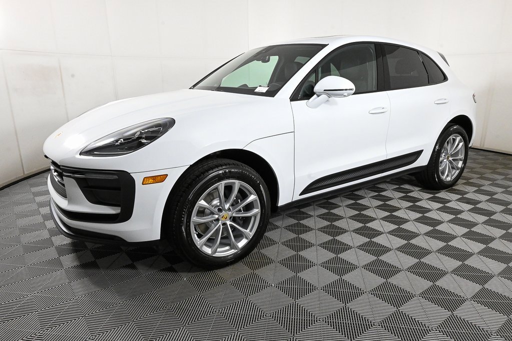 Certified 2025 Porsche Macan image 2