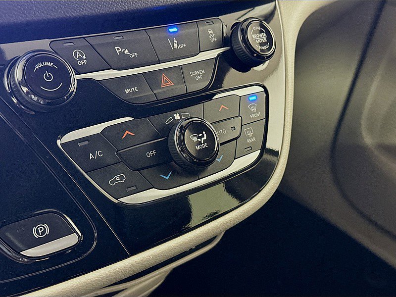 Used 2023 Chrysler Pacifica Touring-L image 16