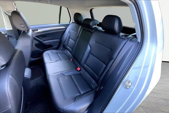 Used 2020 Volkswagen Golf 4-Door FWD image 16
