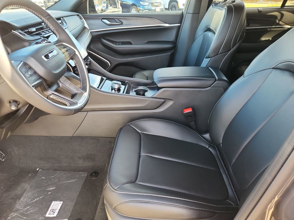 New 2025 Jeep Grand Cherokee Limited w/ Luxury Tech Group II image 9