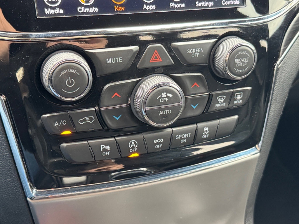 Used 2020 Jeep Grand Cherokee Limited w/ Luxury Group II image 25