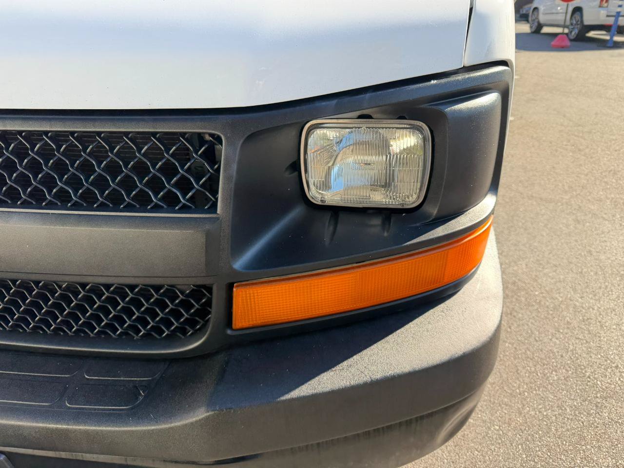 Used 2007 Chevrolet Express 3500 RWD image 6