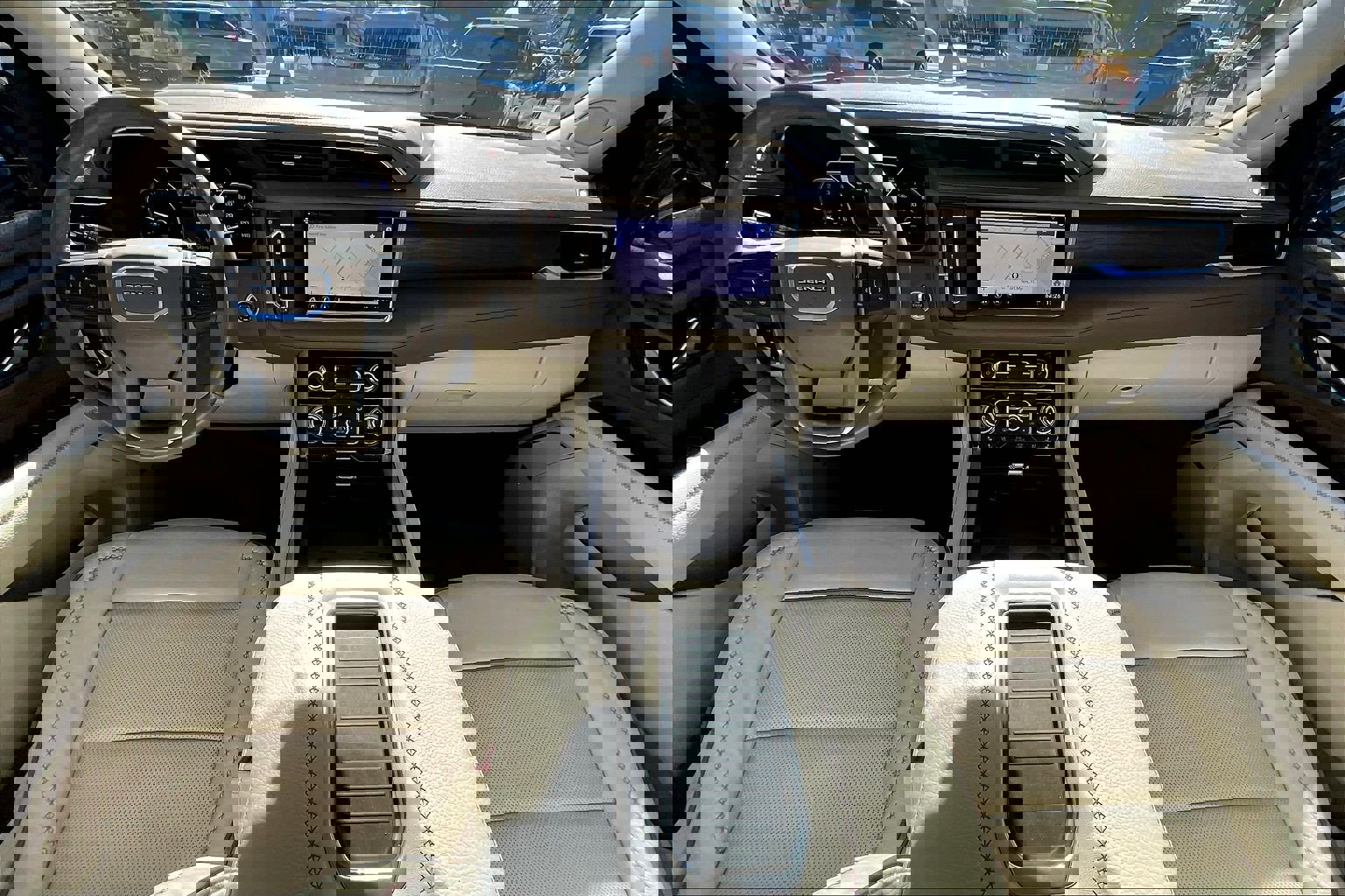 Used 2021 GMC Yukon Denali w/ Denali Premium Package image 12