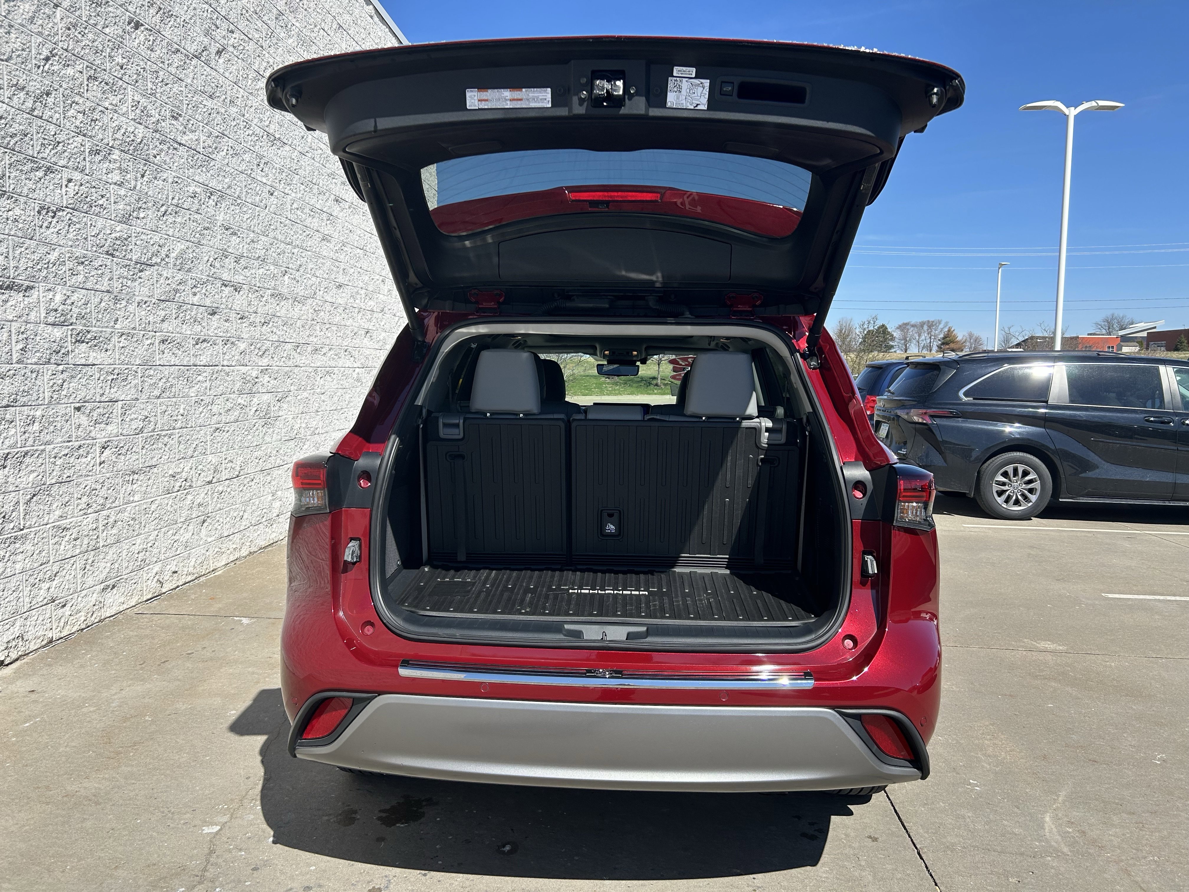 Used 2024 Toyota Highlander Platinum image 22